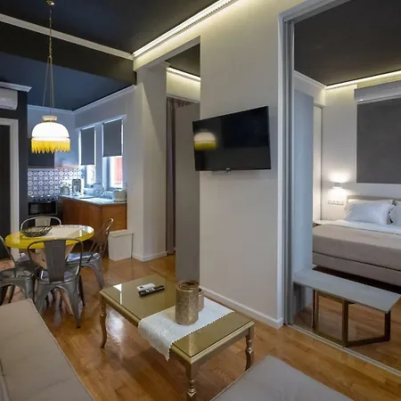 Athenian Yard Apartment *
