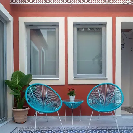 Athenian Yard Daire